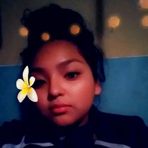 Meet your Posher, Debora